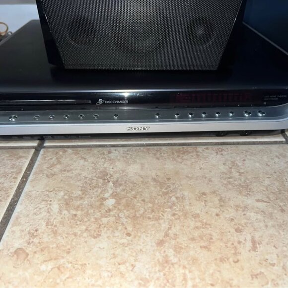 Sony HCD-FX900W DVD Dream home theater system with 1000 watts 5 DVDs changer - Picture 5 of 9